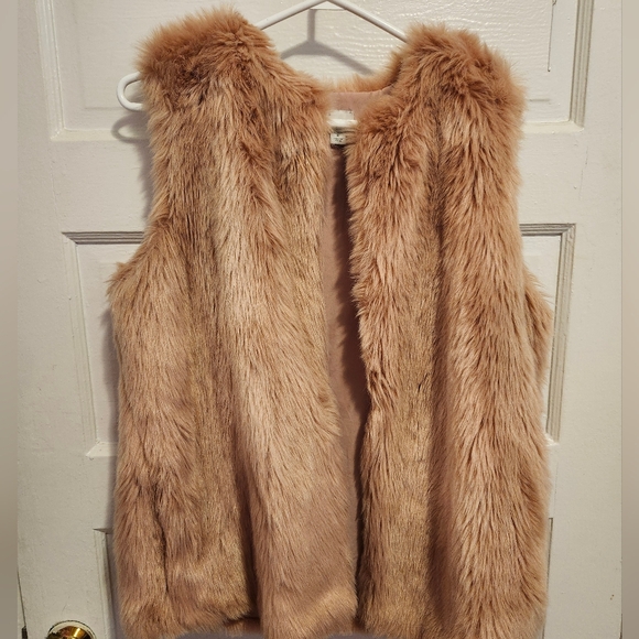 Pink Faux Fur Vest - Picture 1 of 5